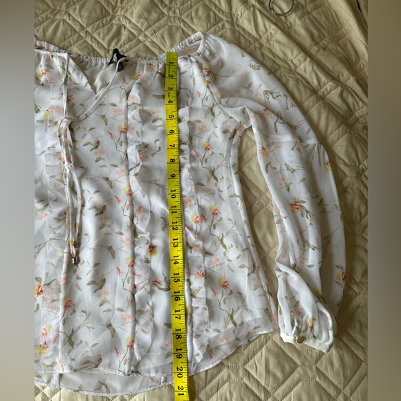 Whit House Black Market WHBM 0 Petite White Floral Ruffle Blouse Top - Picture 8 of 8
